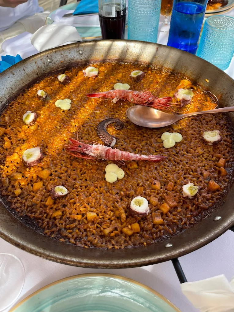 Arroz con marisco fresco - especialidad mediterránea La Nova Cuina con gamba roja de Dénia